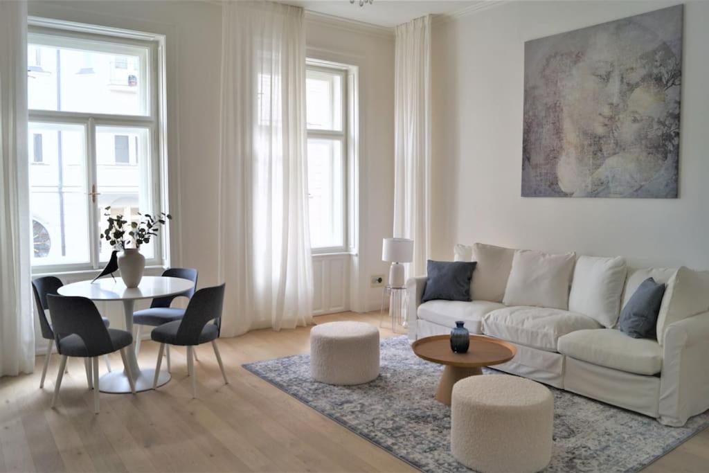 Old Town Luxury Apartment/sauna/bathtub/ac Prag