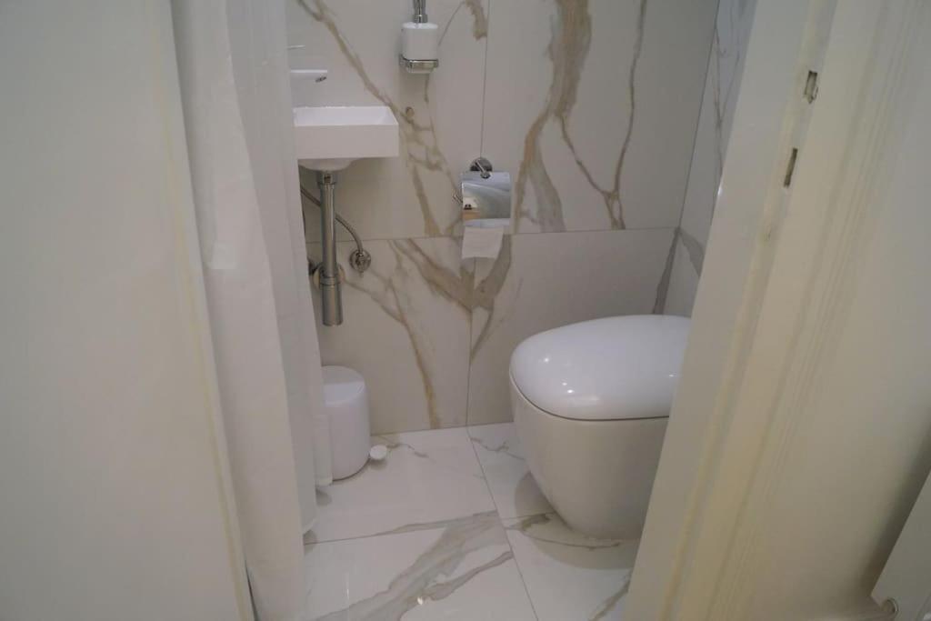 Old Town Luxury Apartment/sauna/bathtub/ac Apartment Prag