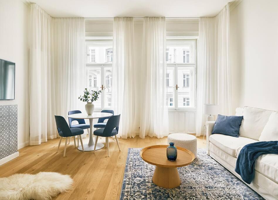 Old Town Luxury Apartment/sauna/bathtub/ac *