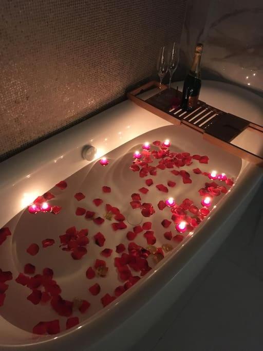 Old Town Luxury Apartment/sauna/bathtub/ac